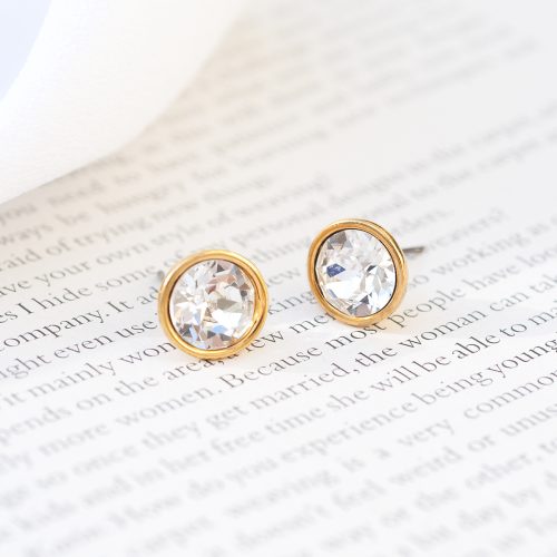 Pierced earrings with crystal