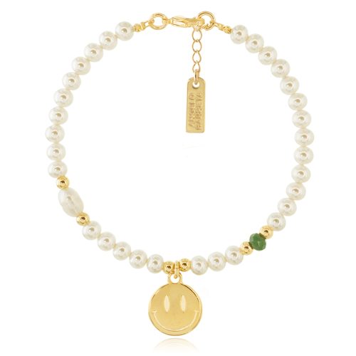 Fresh water pearl bracelet with gold plated smiley face