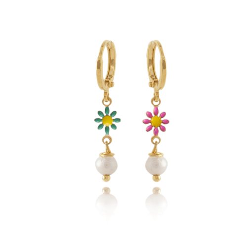 Earrings with colorful daisies
